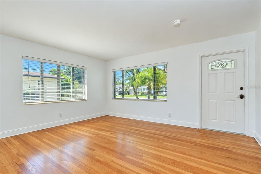 En Venta: $375,000 (3 camas, 1 baños, 1169 Pies cuadrados)