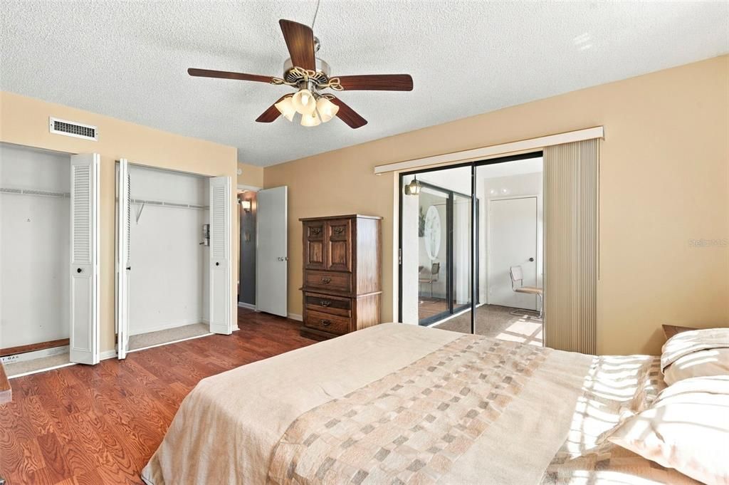For Sale: $140,000 (2 beds, 1 baths, 913 Square Feet)