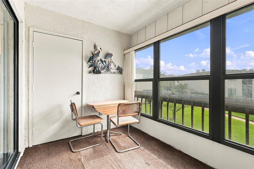 For Sale: $140,000 (2 beds, 1 baths, 913 Square Feet)