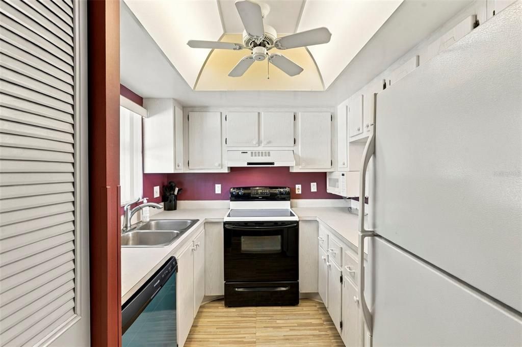 For Sale: $140,000 (2 beds, 1 baths, 913 Square Feet)
