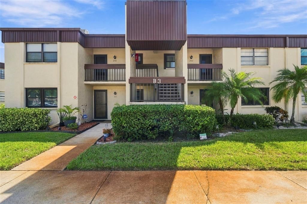 For Sale: $140,000 (2 beds, 1 baths, 913 Square Feet)