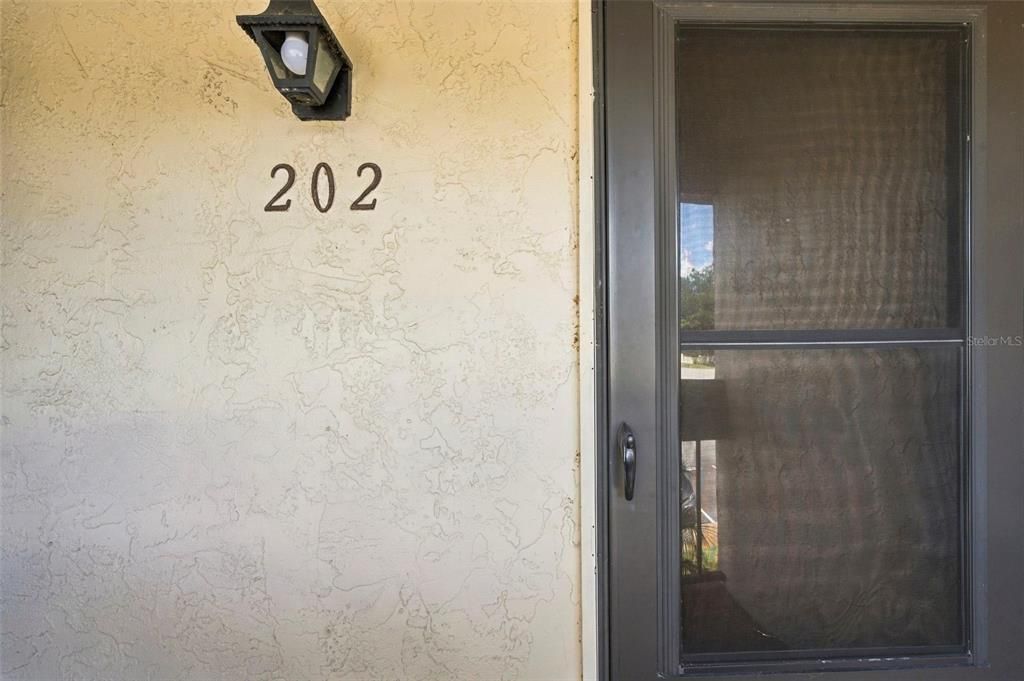 For Sale: $140,000 (2 beds, 1 baths, 913 Square Feet)