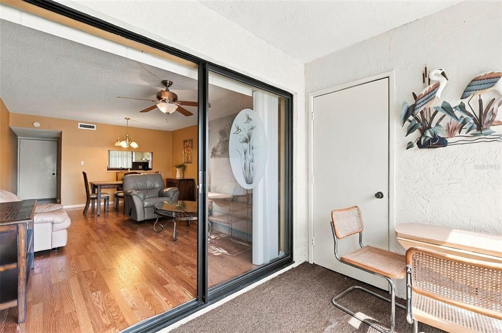 For Sale: $140,000 (2 beds, 1 baths, 913 Square Feet)