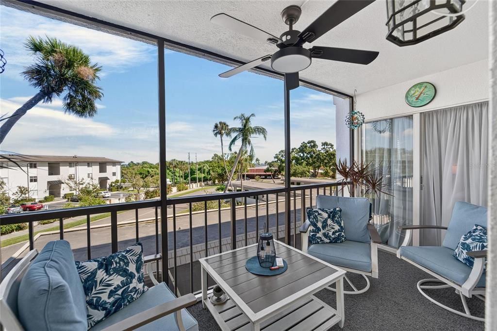 For Sale: $225,000 (2 beds, 2 baths, 1100 Square Feet)