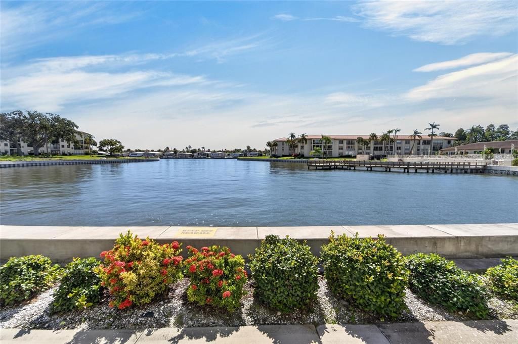 For Sale: $225,000 (2 beds, 2 baths, 1100 Square Feet)
