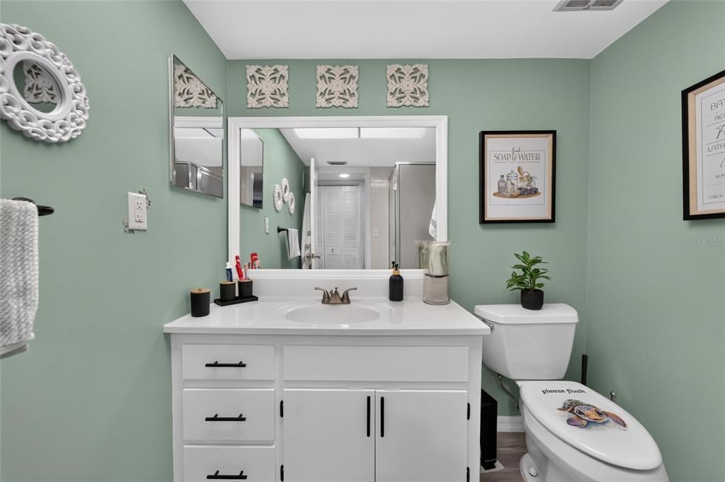 For Sale: $225,000 (2 beds, 2 baths, 1100 Square Feet)