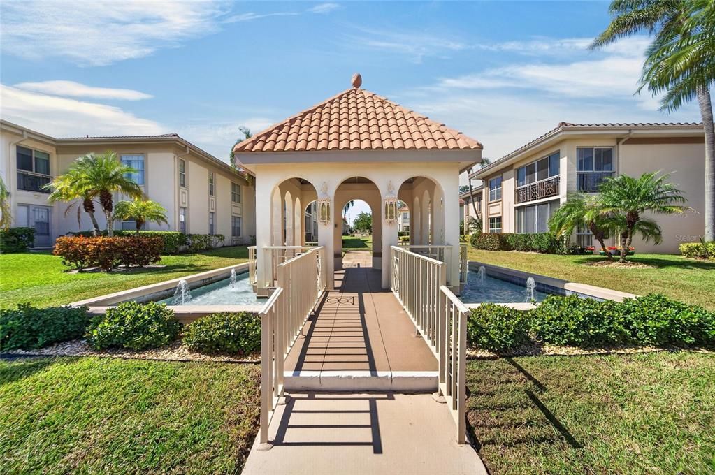 For Sale: $225,000 (2 beds, 2 baths, 1100 Square Feet)