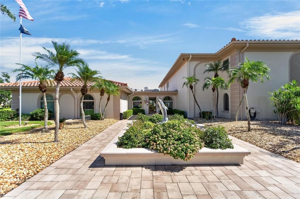 For Sale: $225,000 (2 beds, 2 baths, 1100 Square Feet)