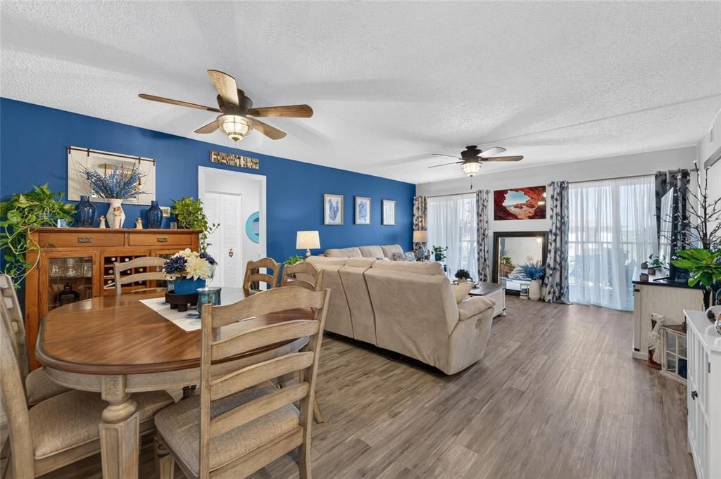 For Sale: $225,000 (2 beds, 2 baths, 1100 Square Feet)