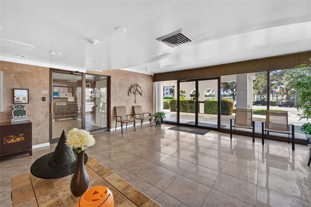 For Sale: $225,000 (2 beds, 2 baths, 1100 Square Feet)