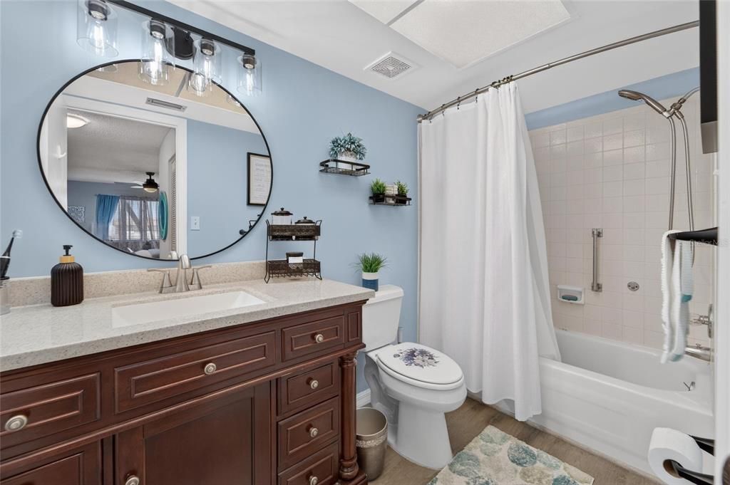 For Sale: $225,000 (2 beds, 2 baths, 1100 Square Feet)