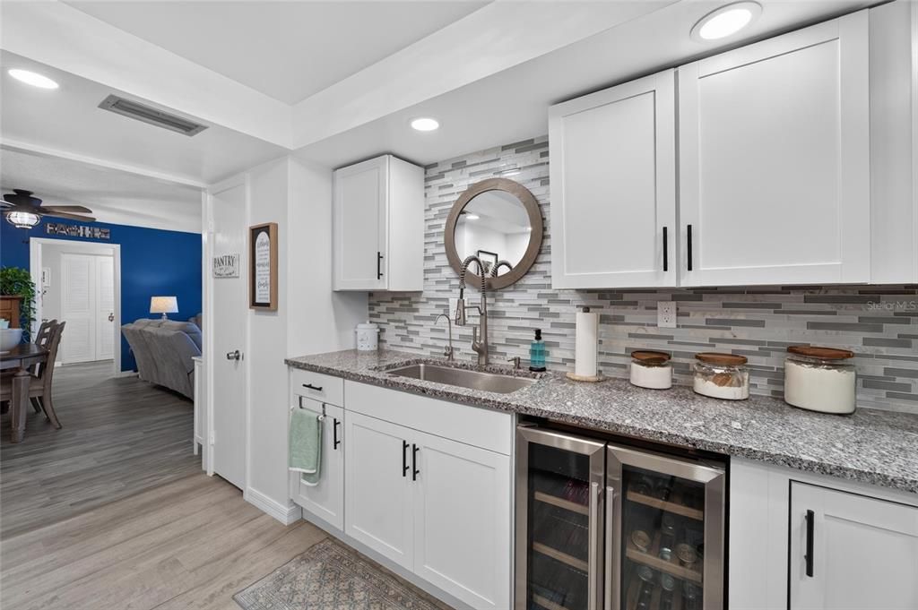 For Sale: $225,000 (2 beds, 2 baths, 1100 Square Feet)