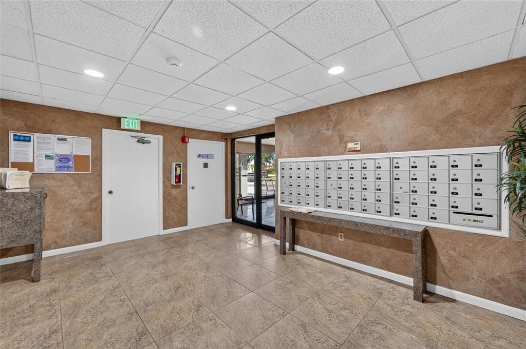 For Sale: $225,000 (2 beds, 2 baths, 1100 Square Feet)