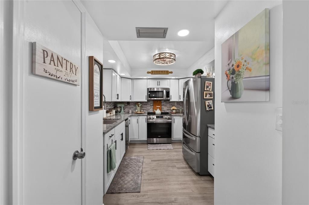 For Sale: $225,000 (2 beds, 2 baths, 1100 Square Feet)
