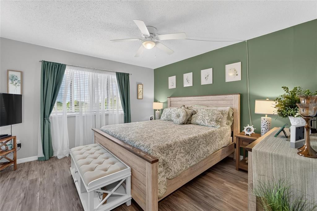 For Sale: $225,000 (2 beds, 2 baths, 1100 Square Feet)