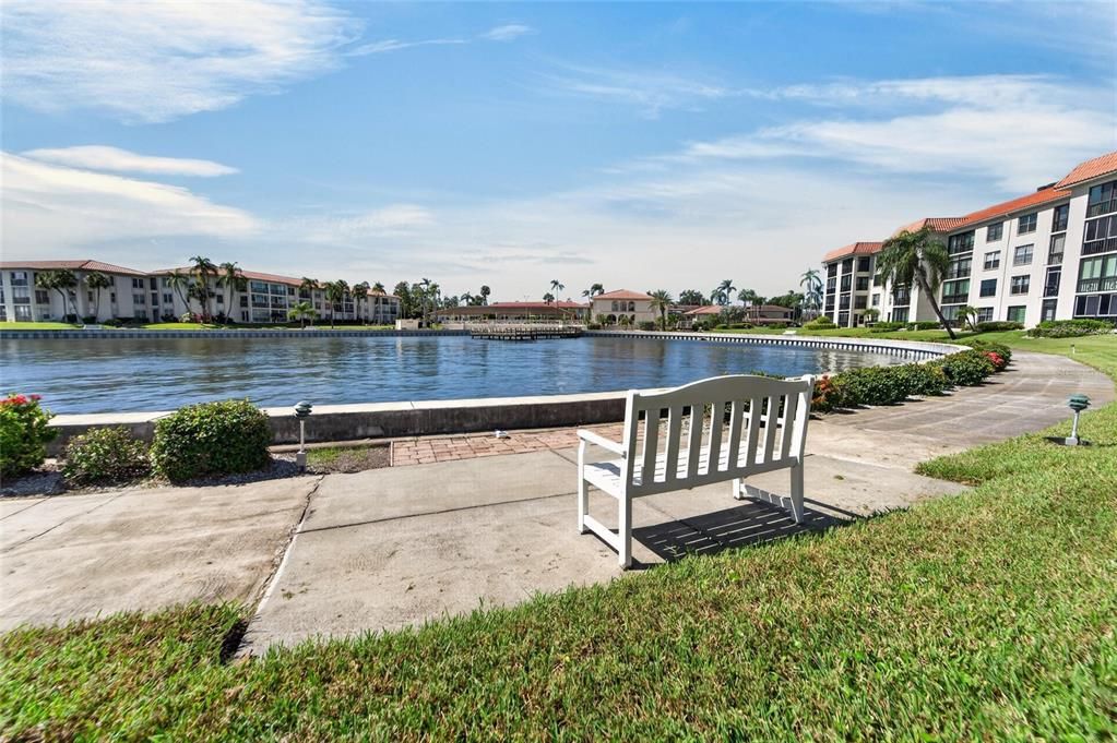 For Sale: $225,000 (2 beds, 2 baths, 1100 Square Feet)
