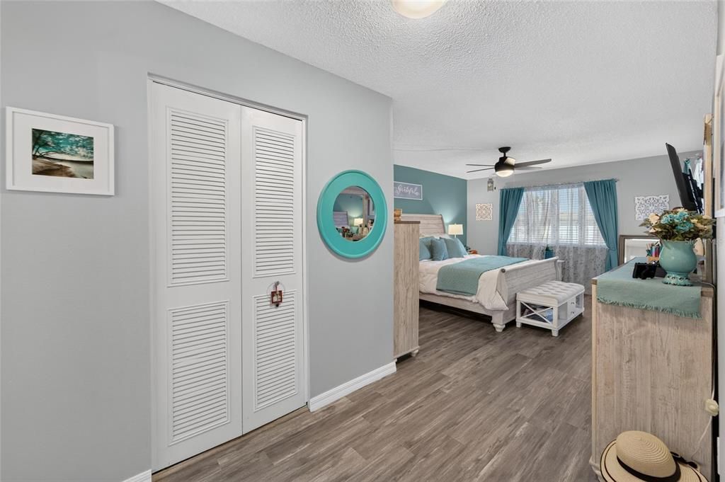 For Sale: $225,000 (2 beds, 2 baths, 1100 Square Feet)