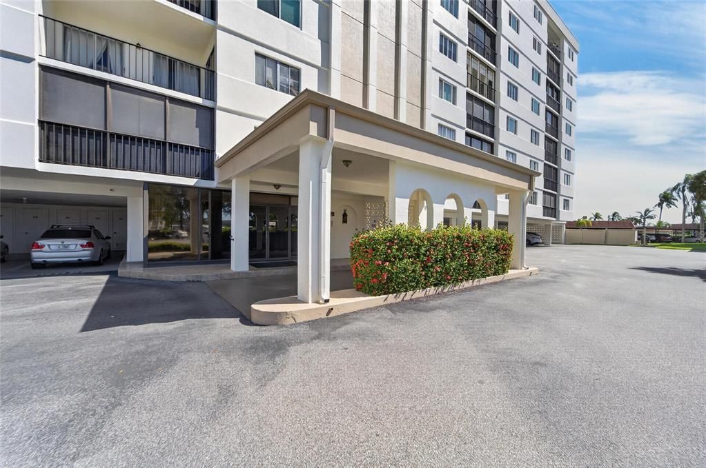 For Sale: $225,000 (2 beds, 2 baths, 1100 Square Feet)