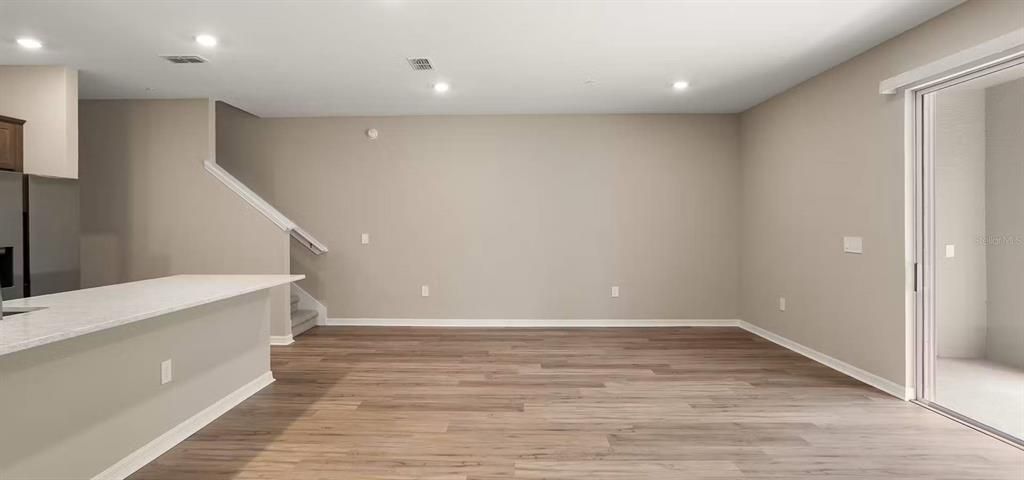 En Venta: $379,900 (3 camas, 2 baños, 2213 Pies cuadrados)