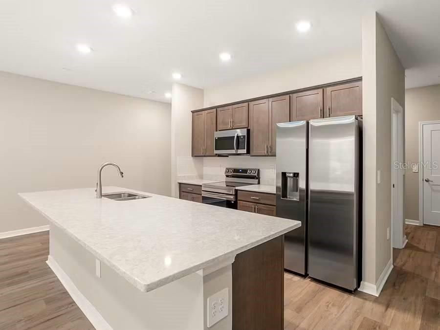 En Venta: $379,900 (3 camas, 2 baños, 2213 Pies cuadrados)