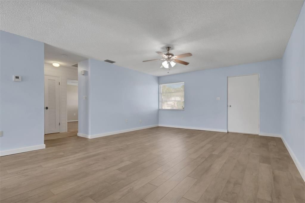 For Sale: $250,000 (2 beds, 2 baths, 1065 Square Feet)