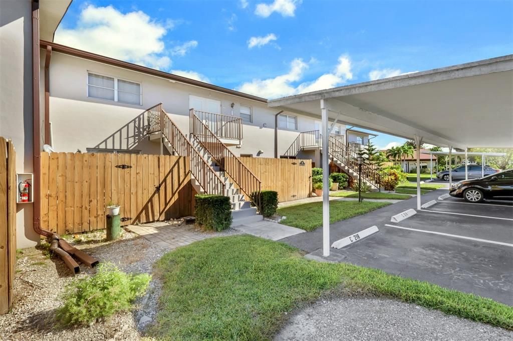 For Sale: $250,000 (2 beds, 2 baths, 1065 Square Feet)