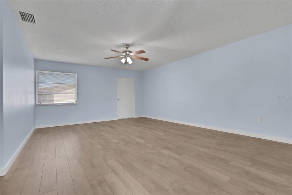 For Sale: $250,000 (2 beds, 2 baths, 1065 Square Feet)