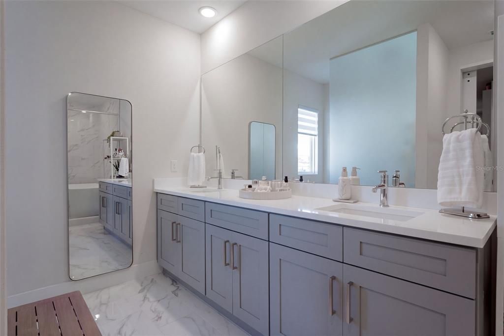 For Sale: $1,389,000 (4 beds, 4 baths, 3208 Square Feet)