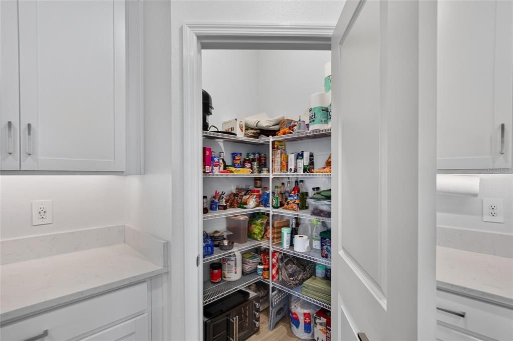 На продажу: $349,900 (2 спален, 2 ванн, 1783 Квадратных фут)