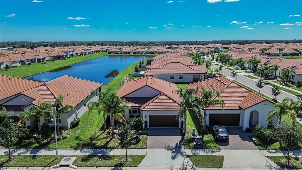 На продажу: $349,900 (2 спален, 2 ванн, 1783 Квадратных фут)