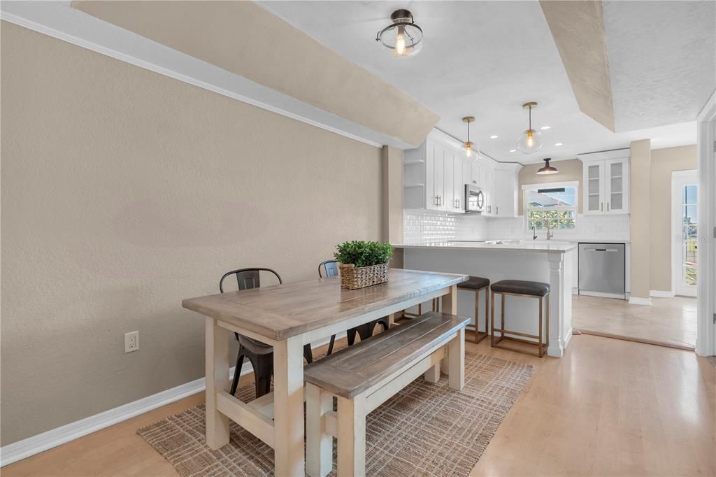 На продажу: $449,900 (2 спален, 2 ванн, 1472 Квадратных фут)