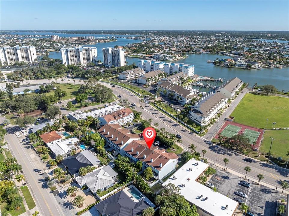 На продажу: $449,900 (2 спален, 2 ванн, 1472 Квадратных фут)