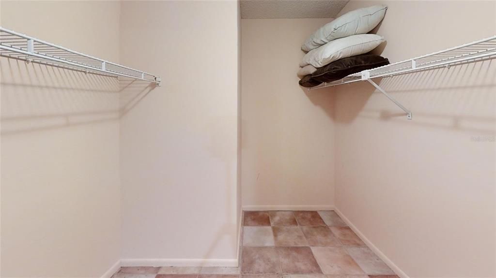 В аренду: $1,600 (2 спален, 2 ванн, 1369 Квадратных фут)