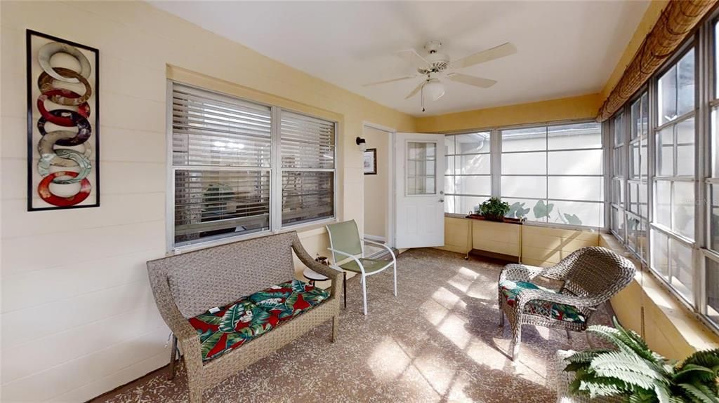 В аренду: $1,600 (2 спален, 2 ванн, 1369 Квадратных фут)