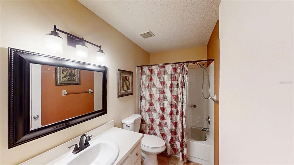 В аренду: $1,600 (2 спален, 2 ванн, 1369 Квадратных фут)