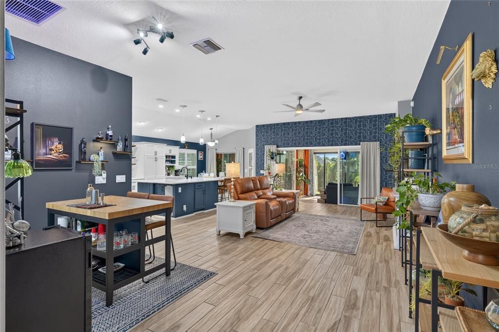 En Venta: $595,000 (3 camas, 3 baños, 2037 Pies cuadrados)