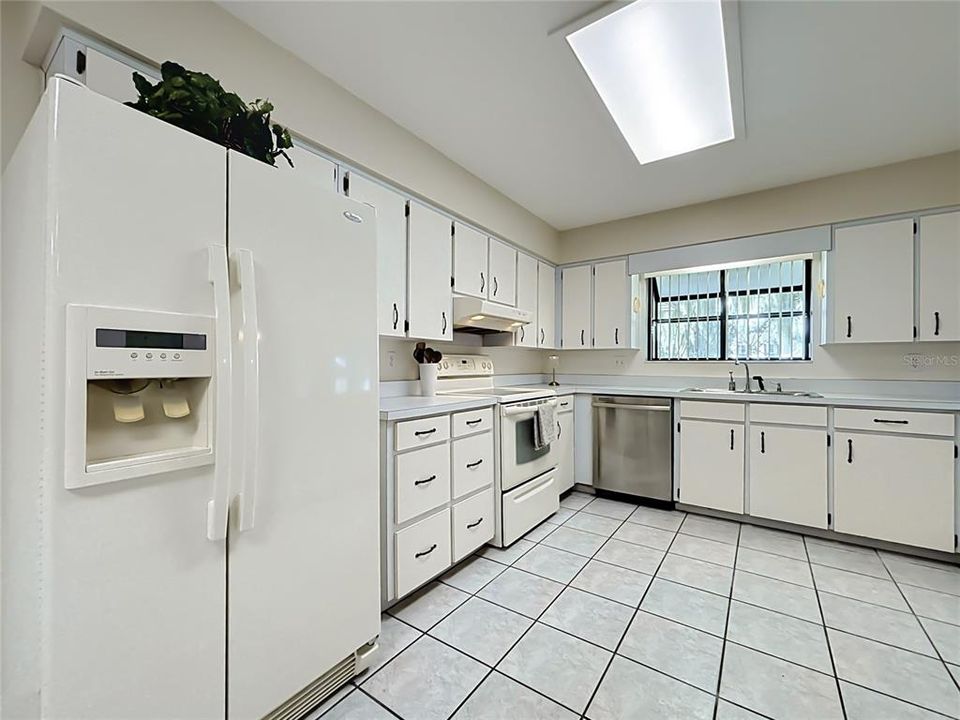 En Venta: $724,900 (3 camas, 2 baños, 2336 Pies cuadrados)