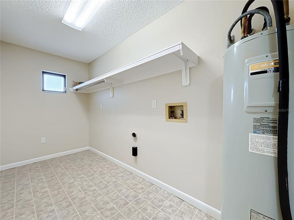 En Venta: $724,900 (3 camas, 2 baños, 2336 Pies cuadrados)