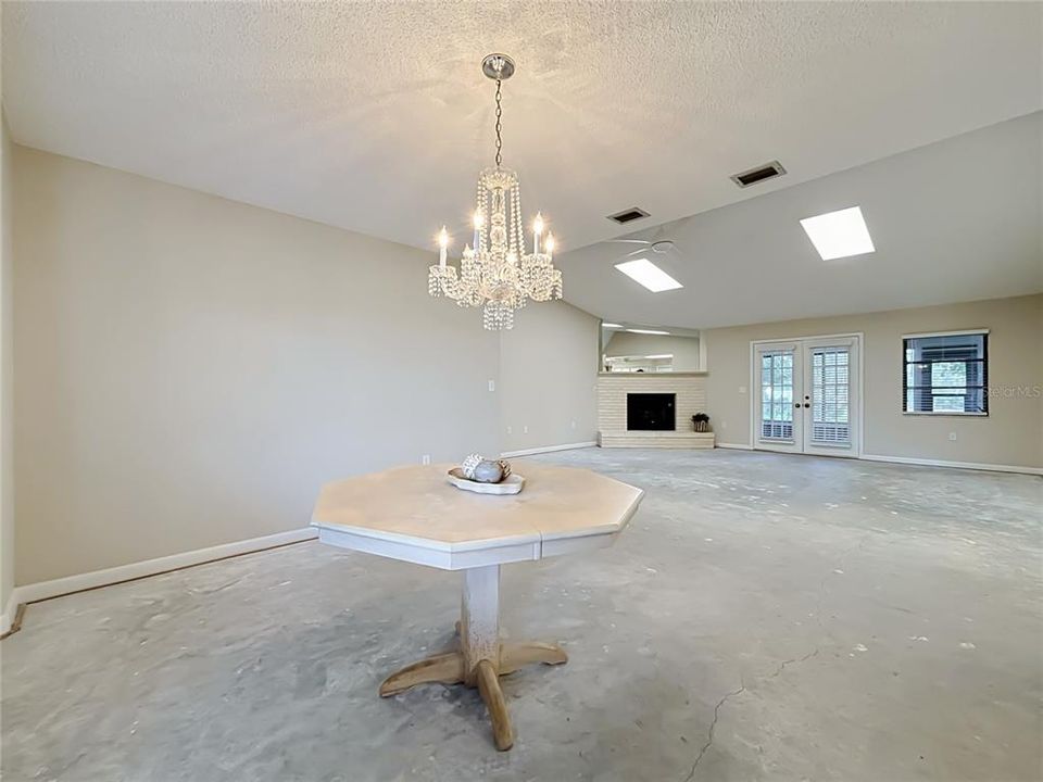 En Venta: $724,900 (3 camas, 2 baños, 2336 Pies cuadrados)