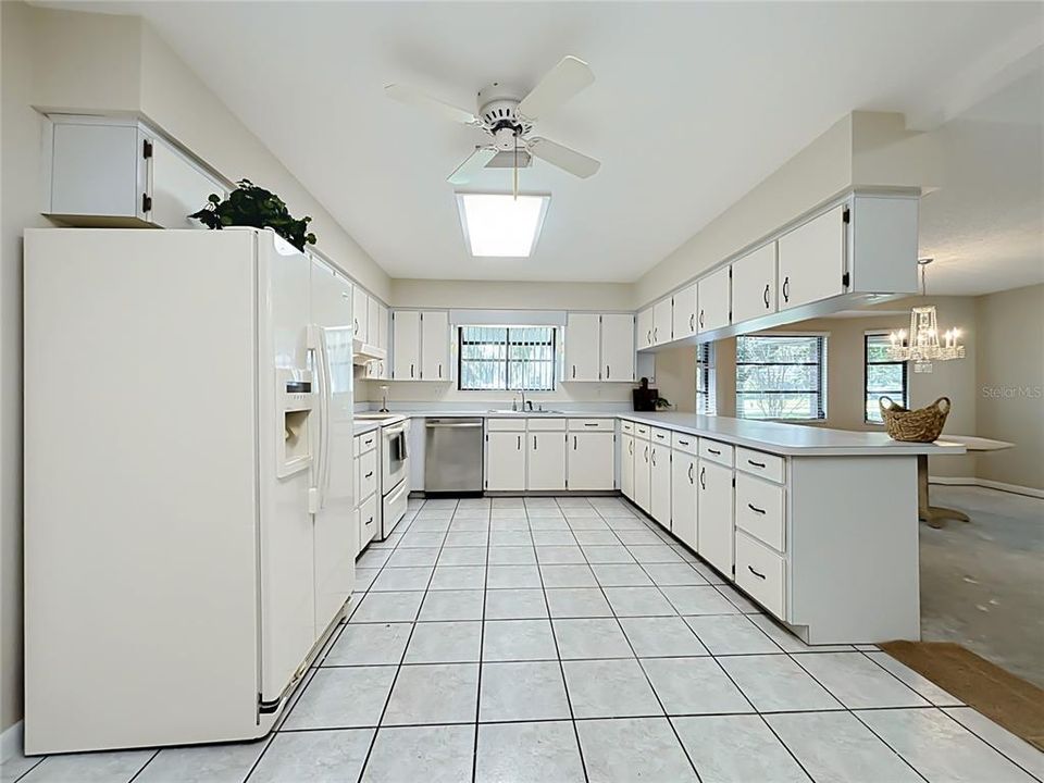 En Venta: $724,900 (3 camas, 2 baños, 2336 Pies cuadrados)