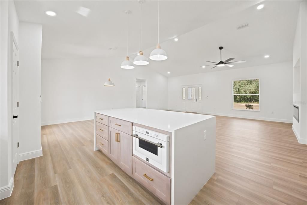 For Sale: $409,900 (3 beds, 2 baths, 1714 Square Feet)