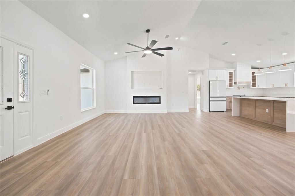 For Sale: $409,900 (3 beds, 2 baths, 1714 Square Feet)