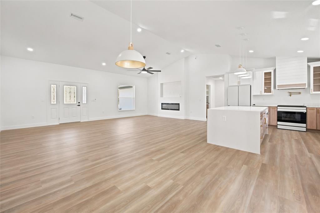 For Sale: $409,900 (3 beds, 2 baths, 1714 Square Feet)