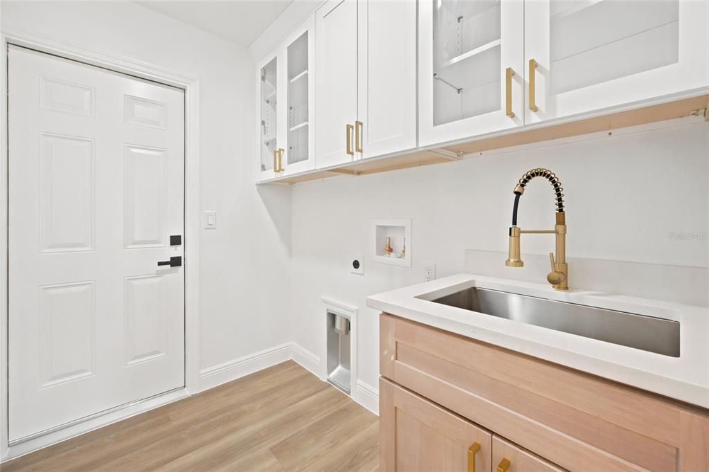 For Sale: $409,900 (3 beds, 2 baths, 1714 Square Feet)