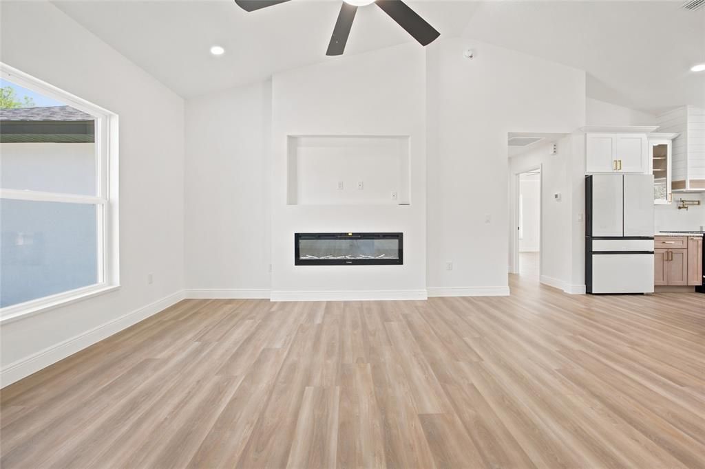 For Sale: $409,900 (3 beds, 2 baths, 1714 Square Feet)