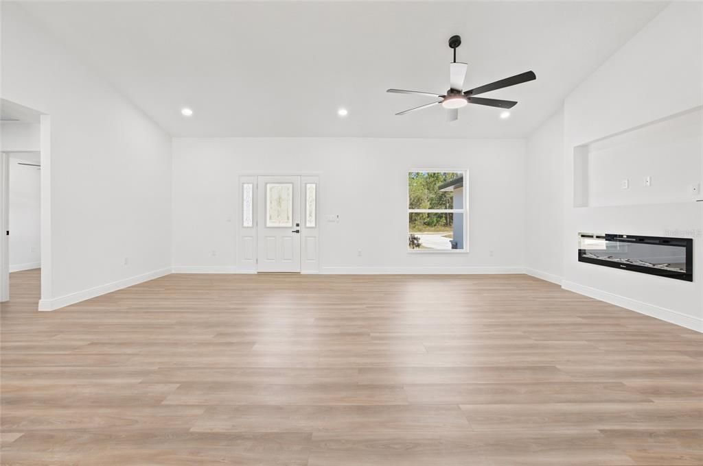 For Sale: $409,900 (3 beds, 2 baths, 1714 Square Feet)