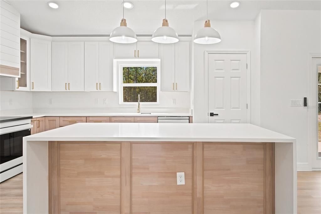 For Sale: $409,900 (3 beds, 2 baths, 1714 Square Feet)
