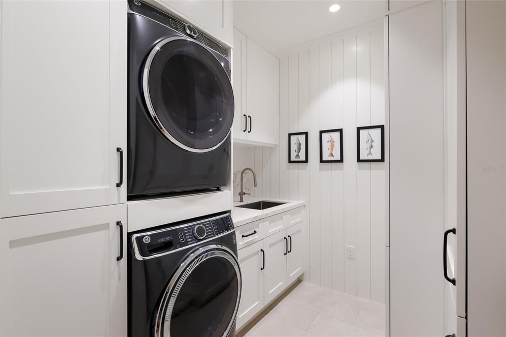 For Sale: $1,650,000 (4 beds, 3 baths, 3537 Square Feet)