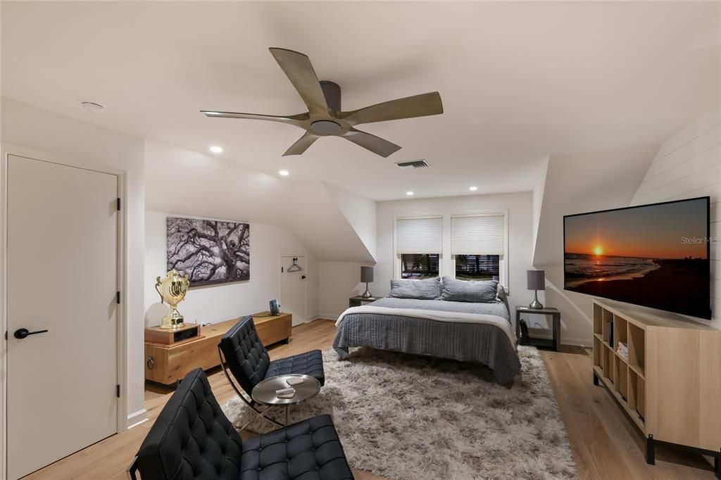 For Sale: $1,650,000 (4 beds, 3 baths, 3537 Square Feet)