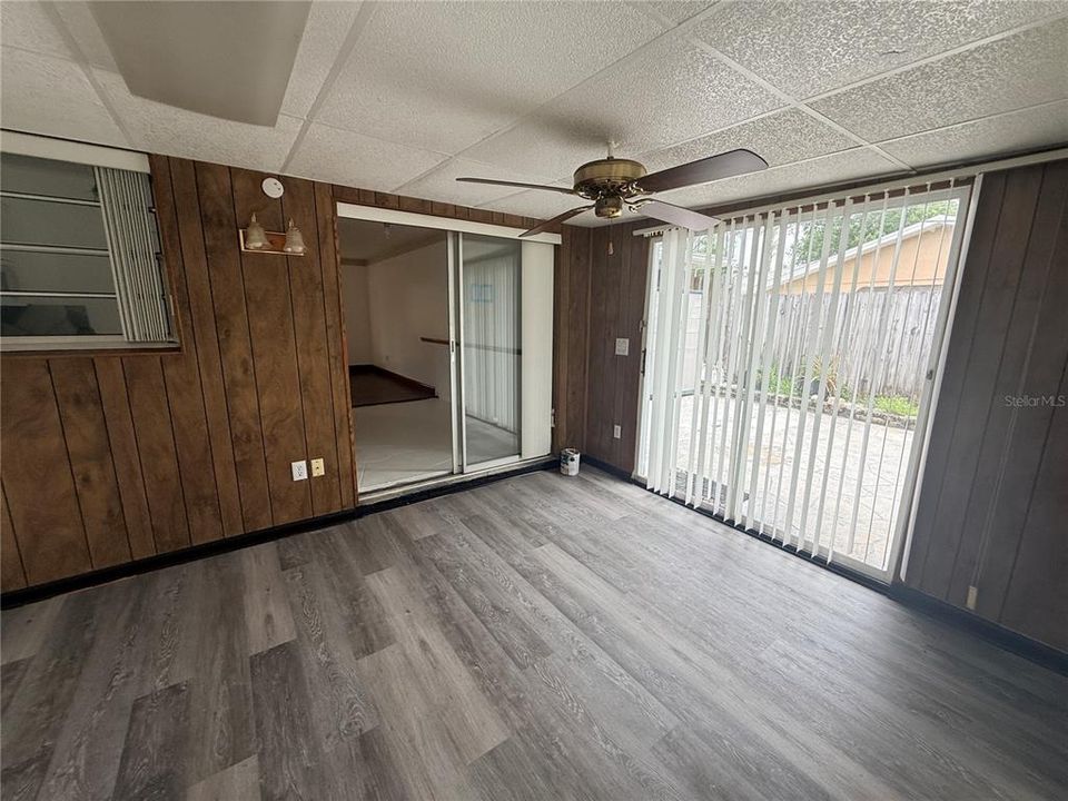 В аренду: $1,400 (2 спален, 1 ванн, 975 Квадратных фут)